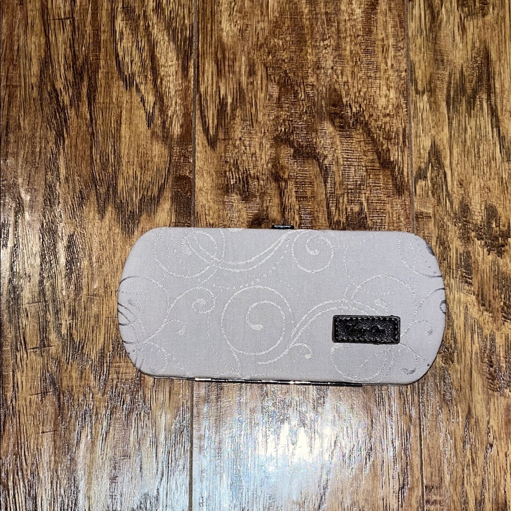 Thirty One Gray Decorative Patterned Hardcase Wallet